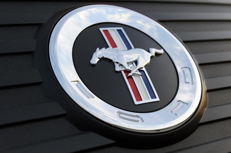  Ford Mustang V6 2011 года  (фото 46 из 93)